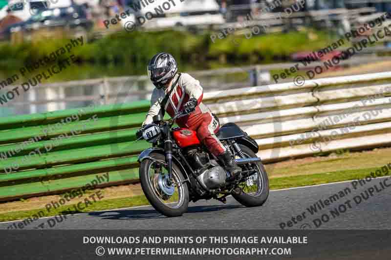 Vintage motorcycle club;eventdigitalimages;mallory park;mallory park trackday photographs;no limits trackdays;peter wileman photography;trackday digital images;trackday photos;vmcc festival 1000 bikes photographs